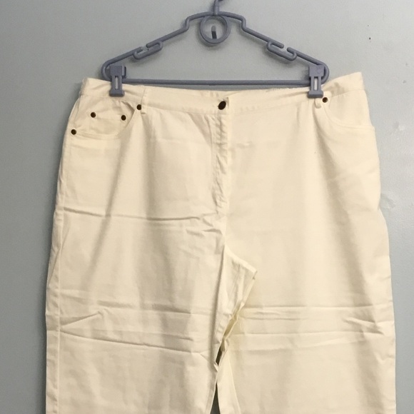 Ruby Rd. Women's Cropped Cream Jeans - Picture 9 of 16